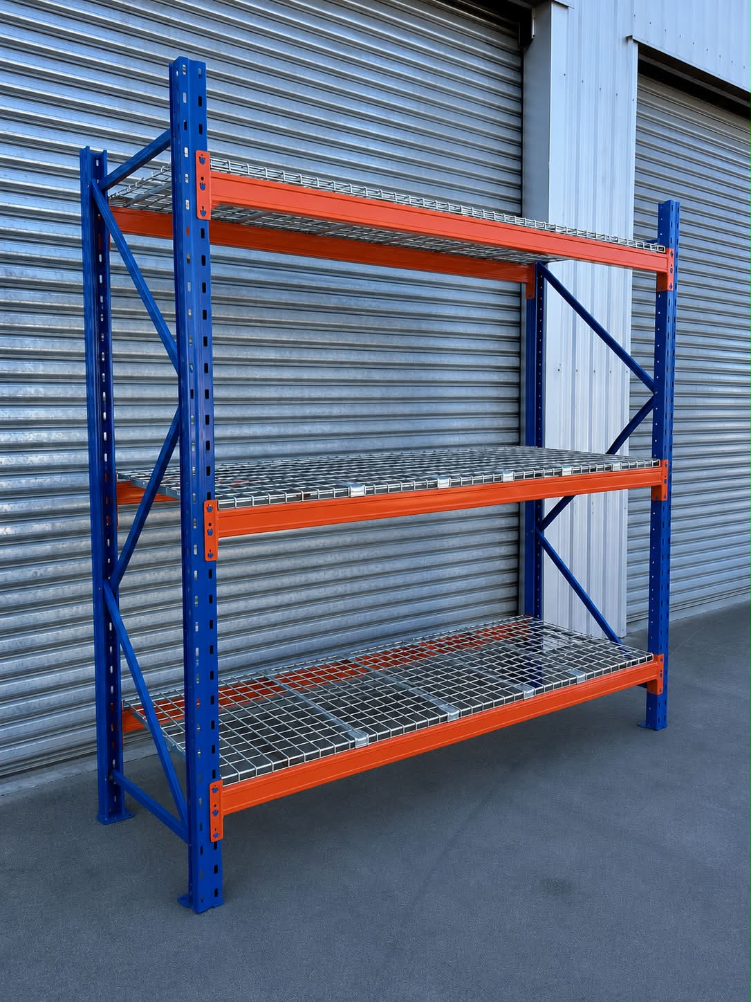 Pallet Racking Warehouse Storage 1 Bay with Wire Mesh Caging Level Holds 2 Ton Per Level