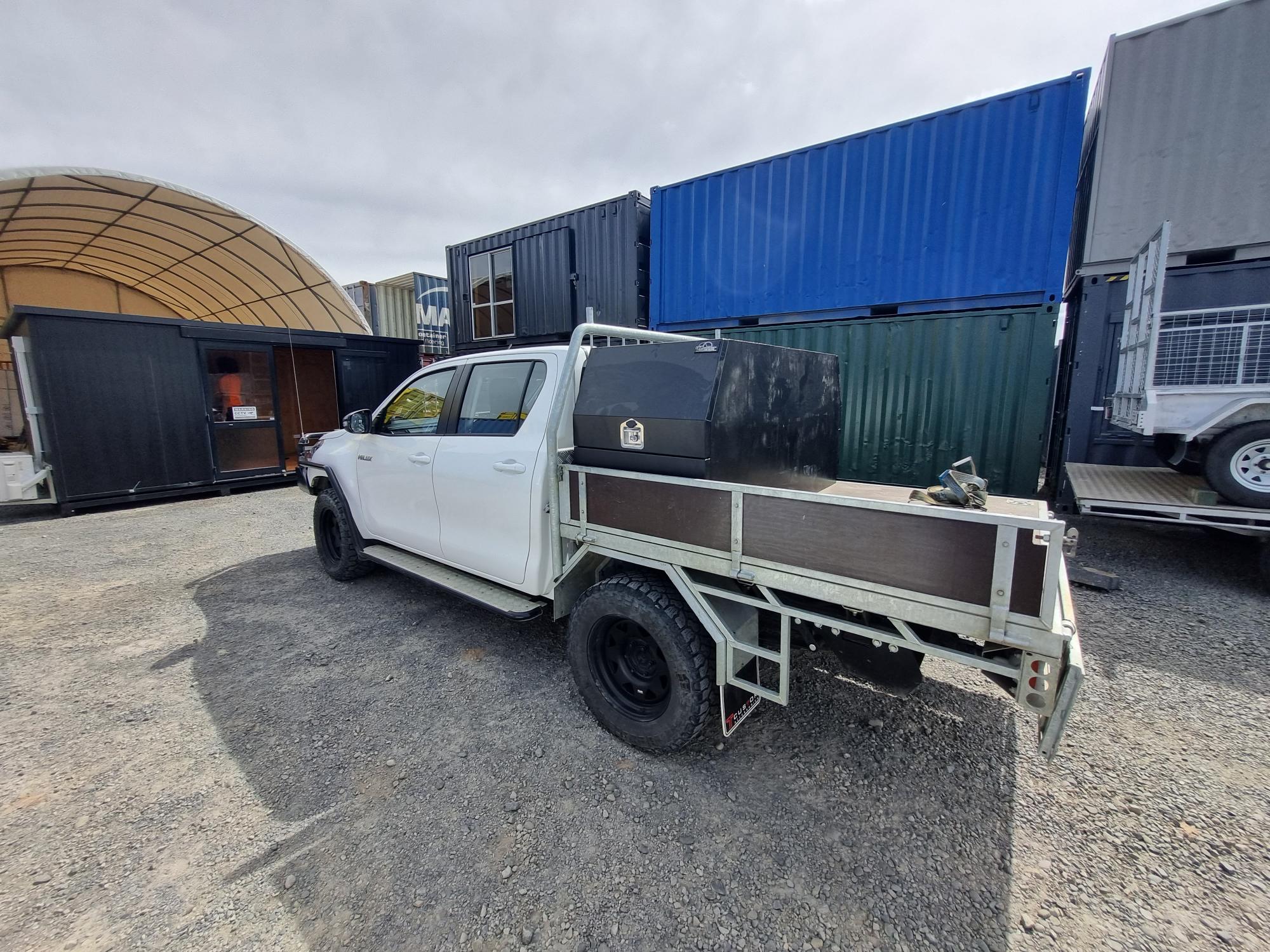 Toolbox (Gull Wing)